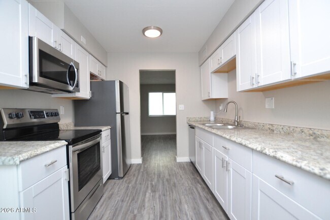 2210 W Devonshire Ave Phoenix, AZ 85015 photo 2