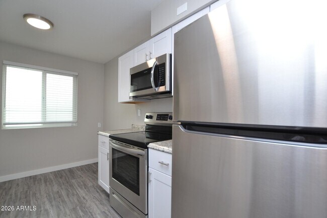 2210 W Devonshire Ave Phoenix, AZ 85015 photo 3