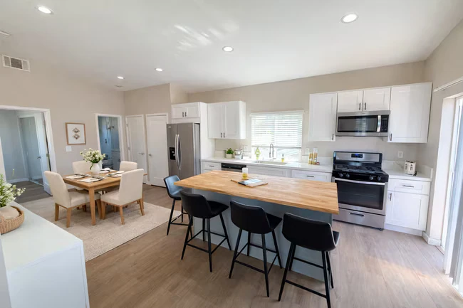 5007 La Dorna St San Diego, CA 92115