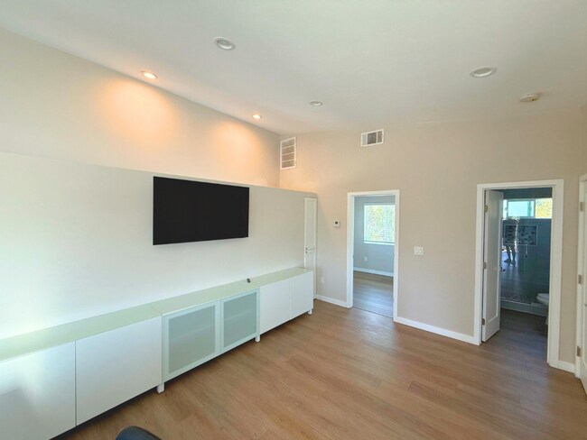 5007 La Dorna St San Diego, CA 92115 photo 2