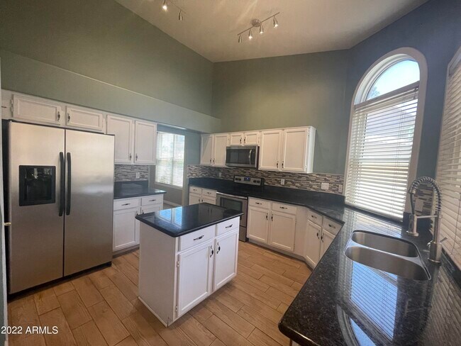 658 N Poplar Ct Chandler, AZ 85226 photo 2