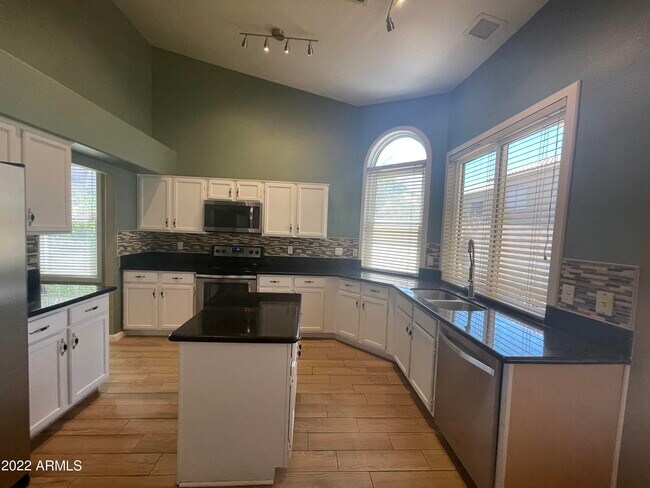 658 N Poplar Ct Chandler, AZ 85226 photo 3