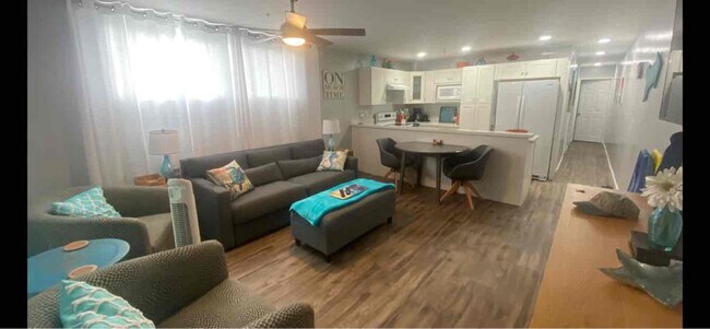 4667 Ocean Blvd San Diego, CA 92109 photo 2