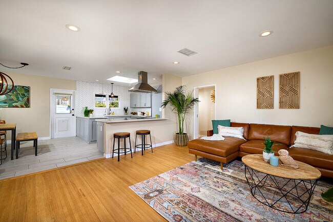 2136 Foothill Dr Vista, CA 92084 photo 3