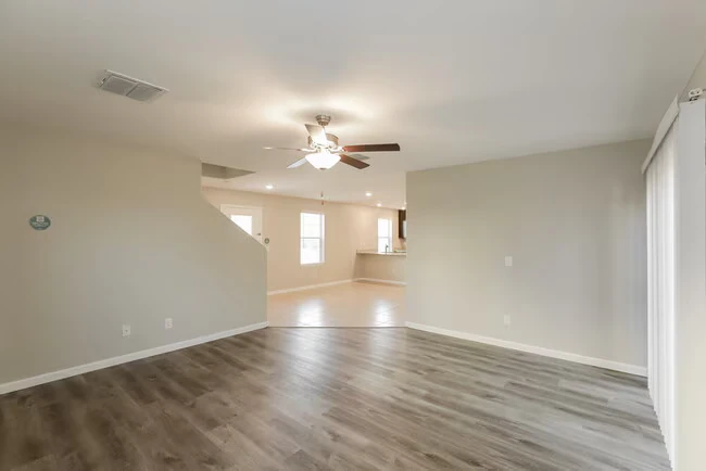 8039 W Agora Ln Phoenix, AZ 85043 photo 4