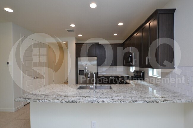 7414 S 22nd Ln Phoenix, AZ 85041 photo 4