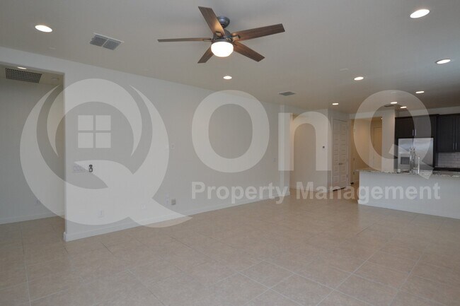 7414 S 22nd Ln Phoenix, AZ 85041 photo 5