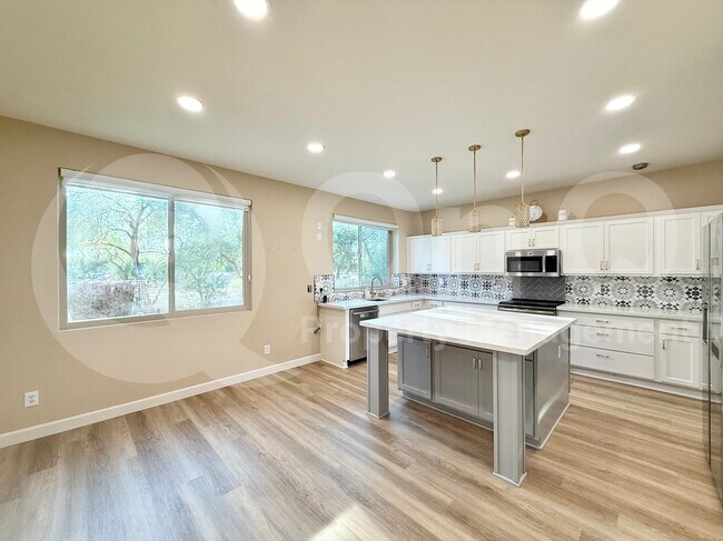 1432 S Apache Dr Chandler, AZ 85286 photo 5
