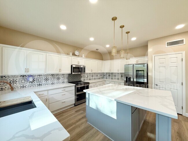 1432 S Apache Dr Chandler, AZ 85286 photo 4