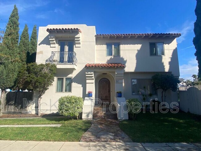 517 5th St Coronado, CA 92118