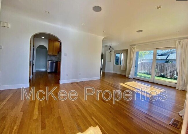 517 5th St Coronado, CA 92118 photo 3