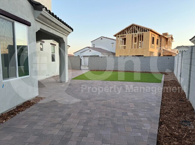 2223 W Tether Trl Phoenix, AZ 85085 photo 5