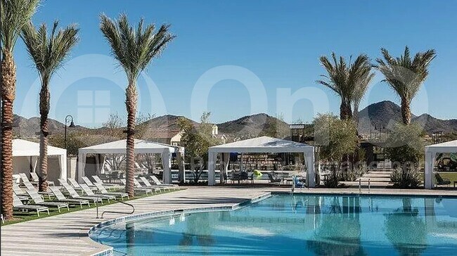 2223 W Tether Trl Phoenix, AZ 85085 photo 2