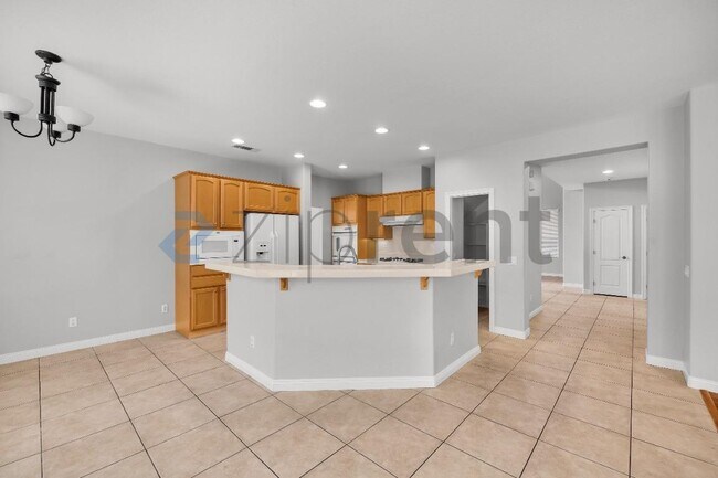 1566 Glencrest Dr photo 5