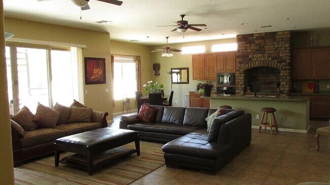 8628 S 21st Pl Phoenix, AZ 85042 photo 4