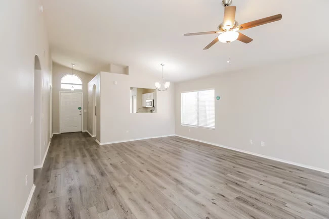 94 W Gail Dr Gilbert, AZ 85233 photo 4