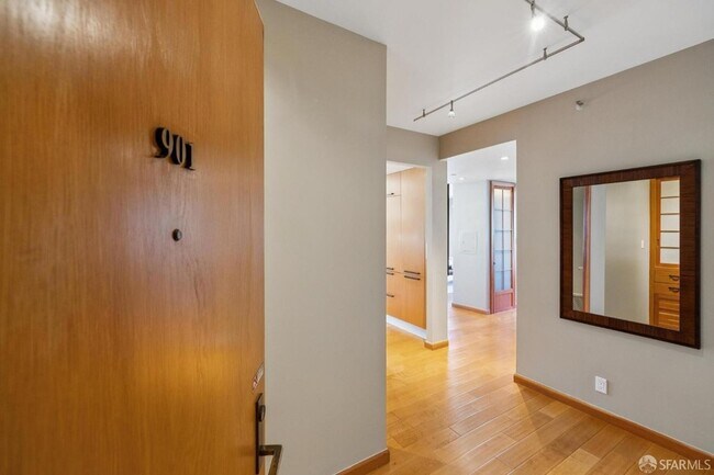101 Lombard St San Francisco, CA 94111 photo 3