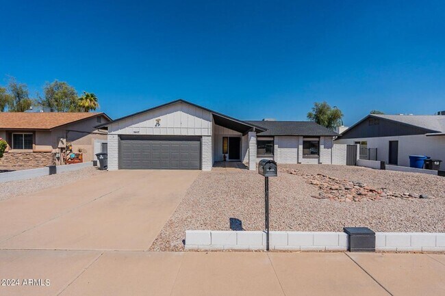 5817 S Siesta Ln Tempe, AZ 85283 photo 2