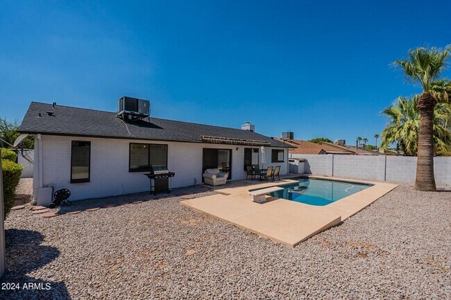 5817 S Siesta Ln Tempe, AZ 85283 photo 5