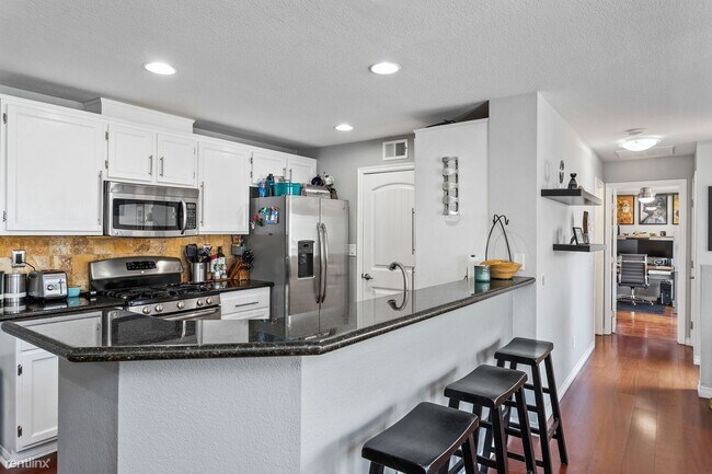 5030 Gavilan Way Oceanside, CA 92057 photo 3