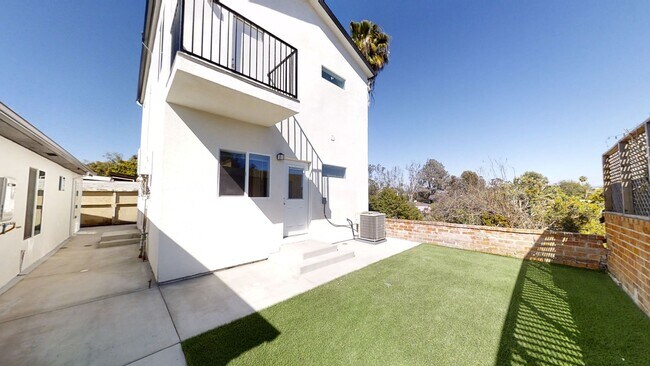5145 Ewing St San Diego, CA 92115 photo 2