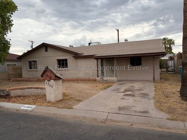 2320 W Rose Ln photo 3