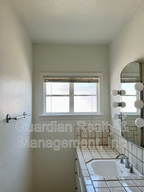 535 W Edgemont Ave photo 2