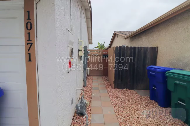 10171 Empress Ave San Diego, CA 92126 photo 3
