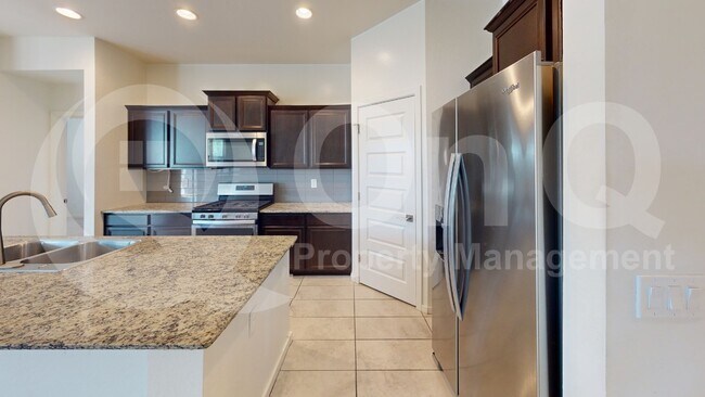 410 Nikita Dr San Tan Valley, AZ 85140 photo 2
