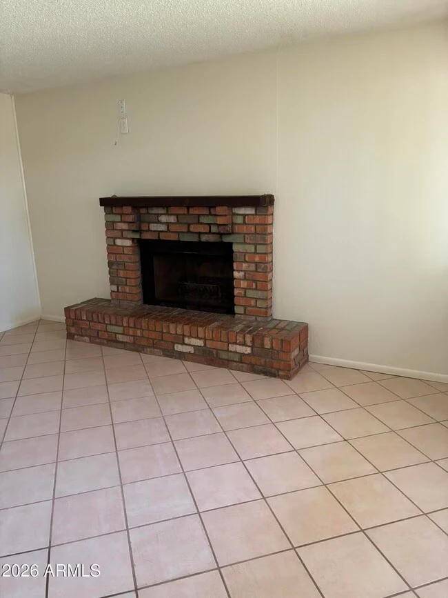 1439 W Huntington Dr photo 5