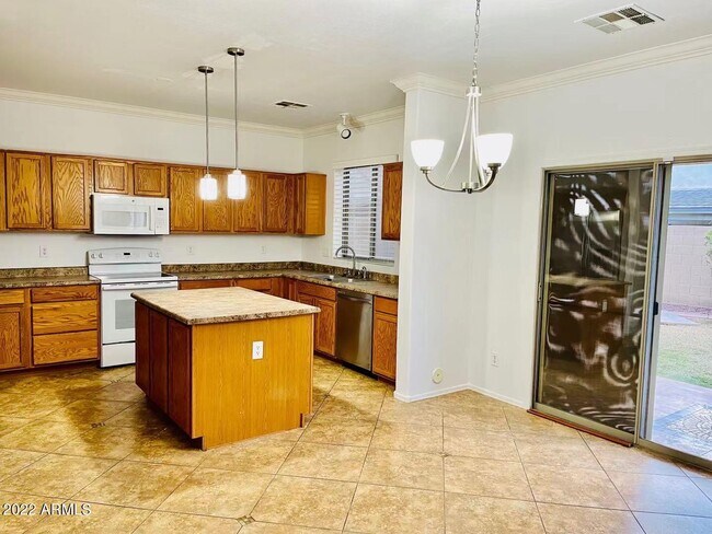1704 S Falcon Dr Gilbert, AZ 85295 photo 5