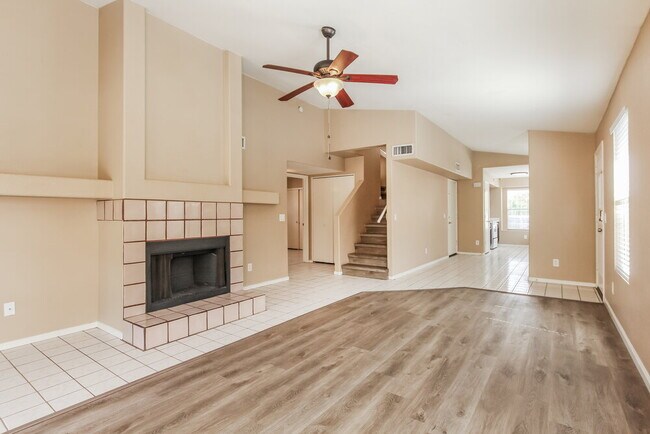 8015 W Laurel Ln Peoria, AZ 85345 photo 5