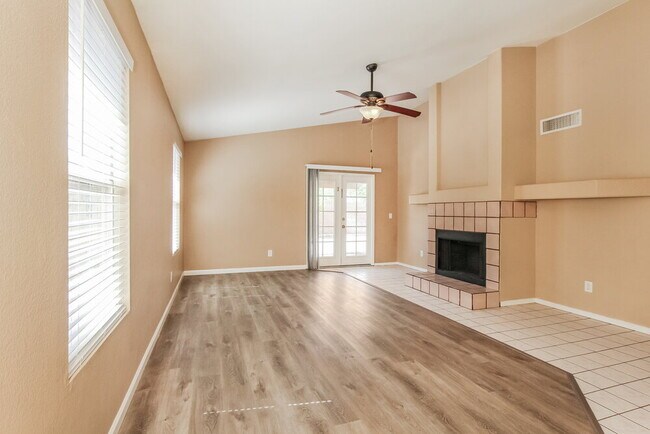 8015 W Laurel Ln Peoria, AZ 85345 photo 4