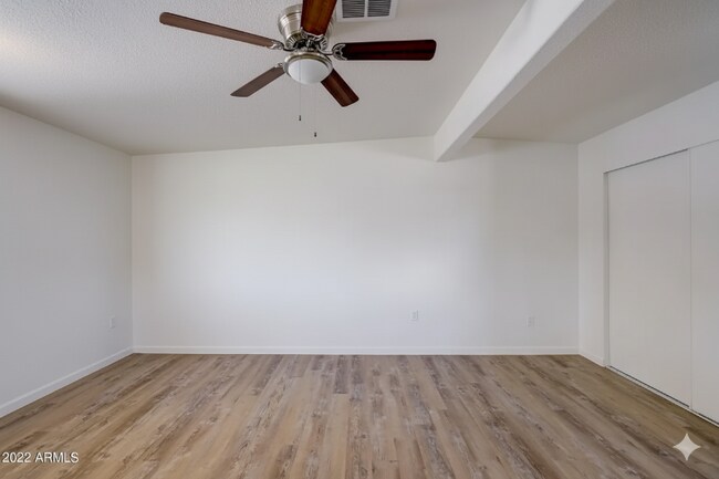 1908 E Lynne Ln Phoenix, AZ 85042 photo 5
