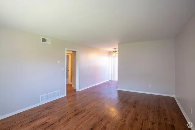 Town Center Apts photo 3