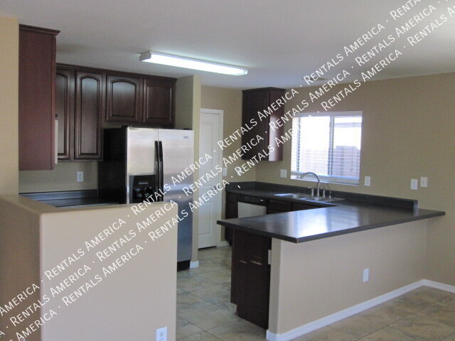 12047 W Dos Rios Dr Sun City, AZ 85373 photo 5