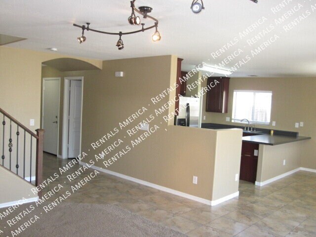 12047 W Dos Rios Dr Sun City, AZ 85373 photo 4