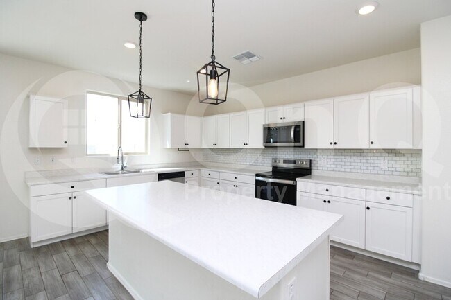 621 E Elm Ln Avondale, AZ 85323 photo 3