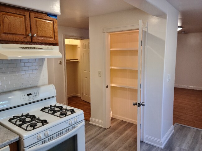 611 Santa Clara Ave photo 4