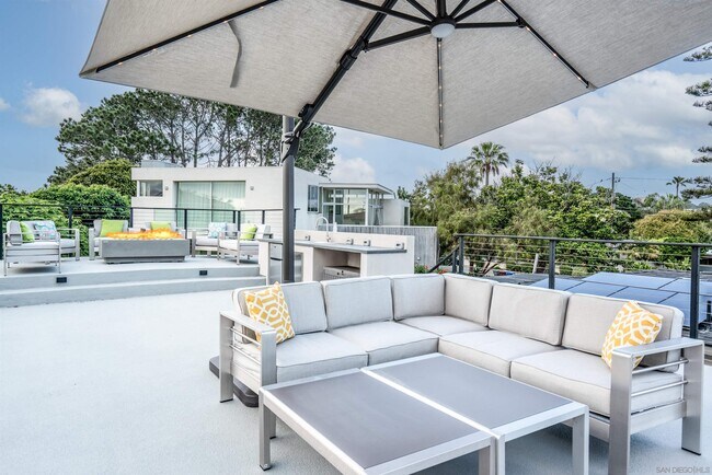 1236 Summit Ave Encinitas, CA 92007