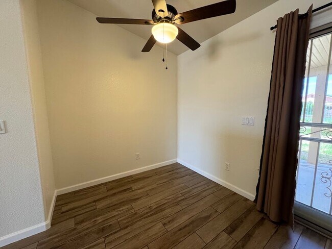 17701 N Woodrose Ave Surprise, AZ 85374 photo 3