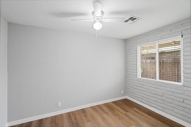 1106 North 25th Pl Phoenix, AZ 85008 photo 3