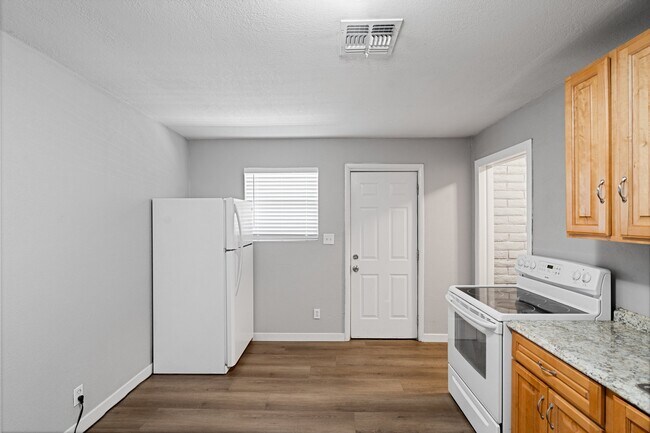 1106 North 25th Pl Phoenix, AZ 85008 photo 2