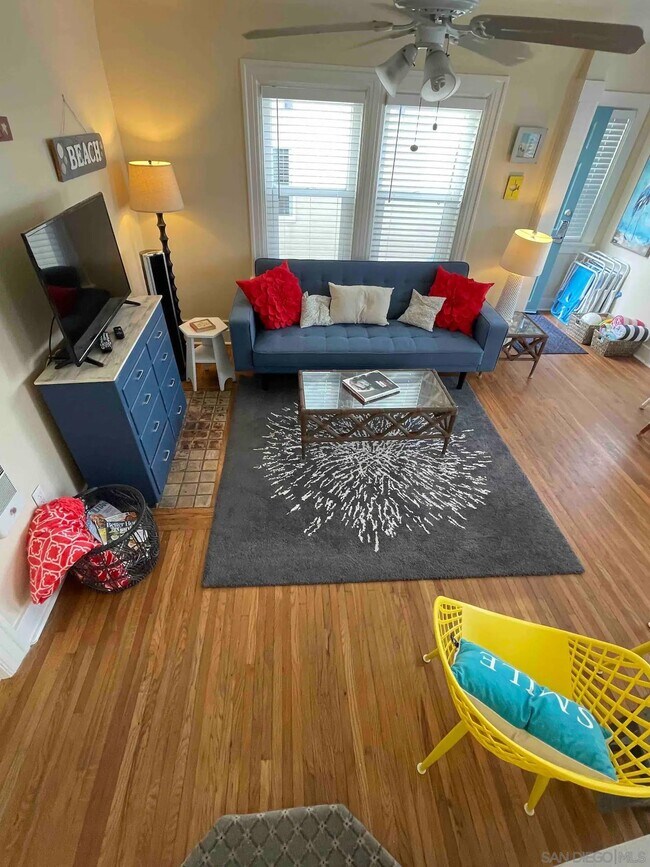 719 Ensenada Ct San Diego, CA 92109