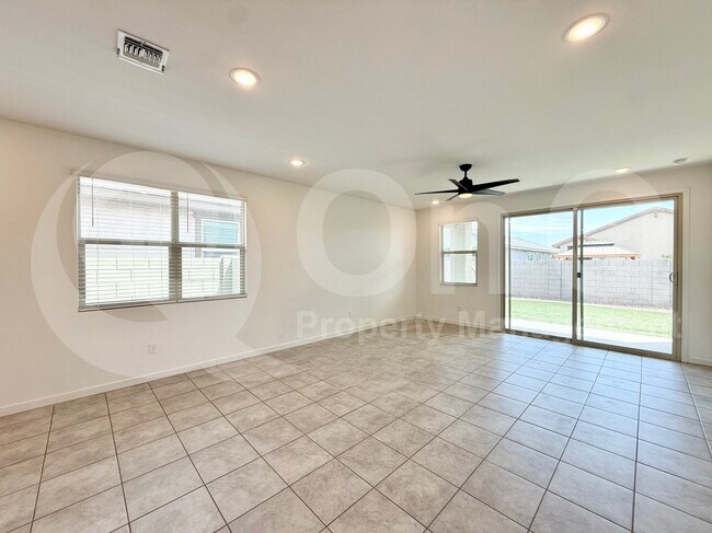 40015 W Rio Lobo Dr Maricopa, AZ 85138 photo 5