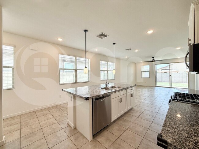 40015 W Rio Lobo Dr Maricopa, AZ 85138 photo 3