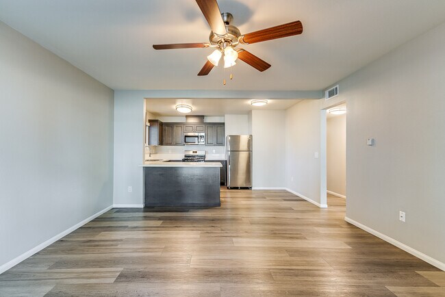 Woodlawn Gardens Apartments photo 3
