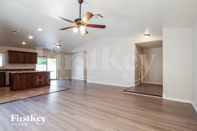 2722 E Cactus Rd Phoenix, AZ 85032 photo 3