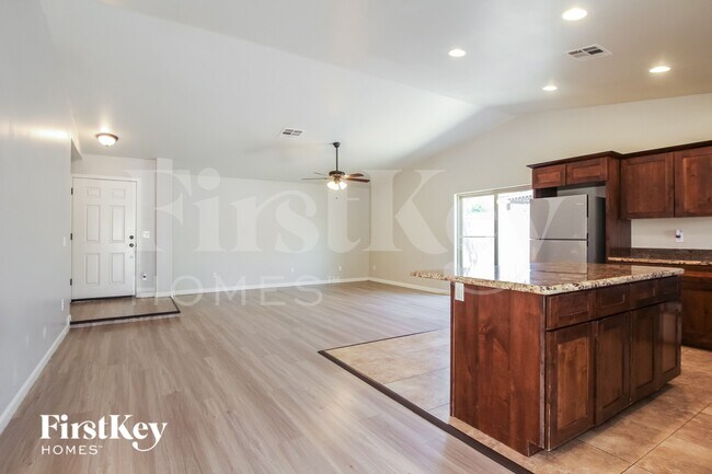 2722 E Cactus Rd Phoenix, AZ 85032 photo 4