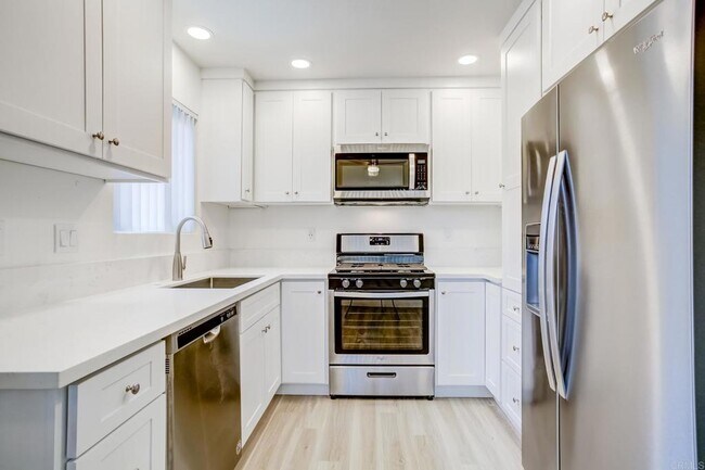 1105 E 3rd Ave Escondido, CA 92025 photo 2
